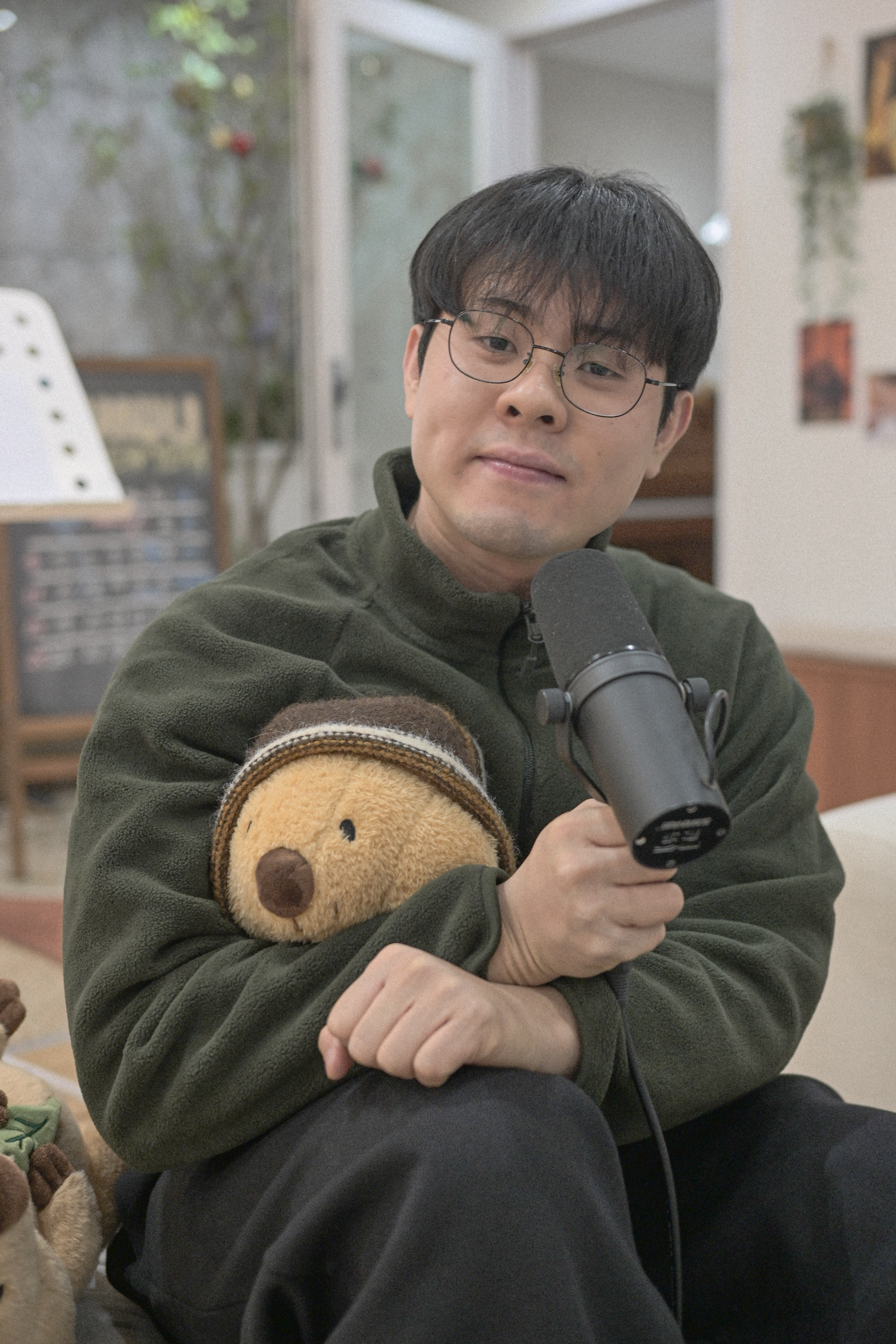 인생뮤직 대학로점 김지웅 원장과 김시현 강사의 분위기 사진
