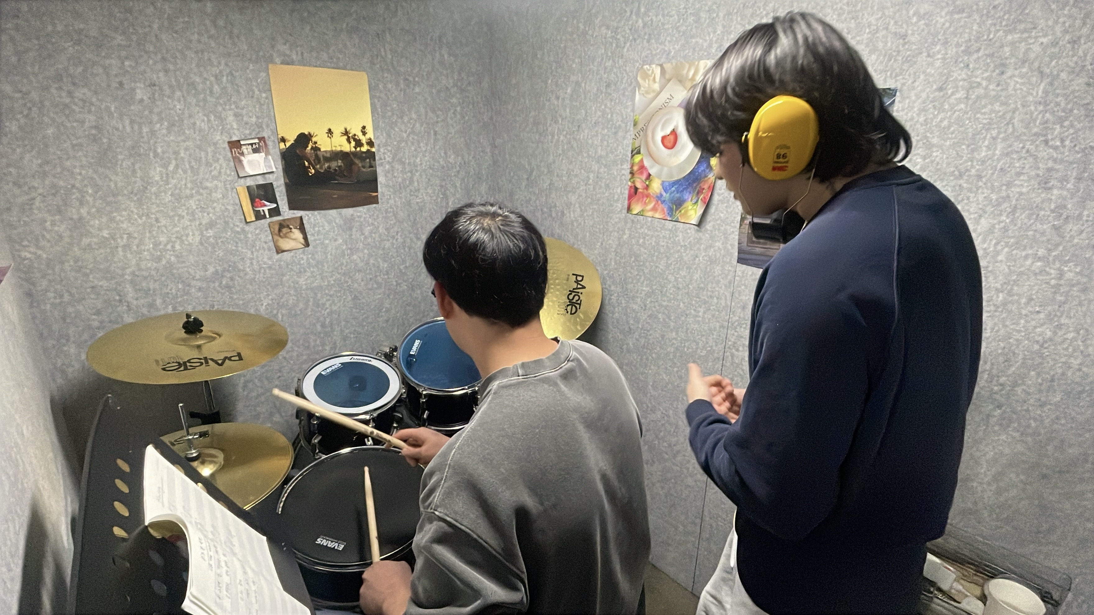 광명 드럼학원 인생뮤직 광명점 직장인 드럼 연습 모습